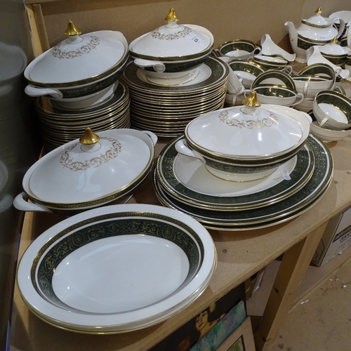 624 - Extensive Royal Doulton 