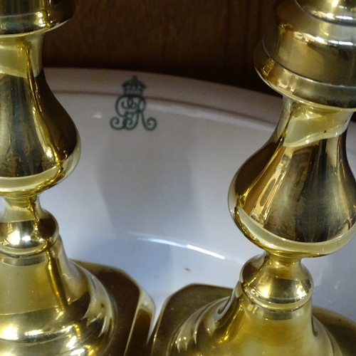 712 - Booths serving dishes with George V crest, 2 pairs of brass candlesticks, and a copper kettle, 23cm