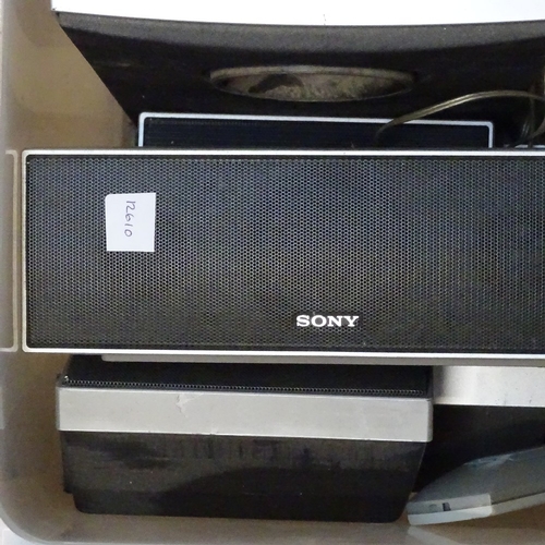 732 - A Sony stereo with speakers