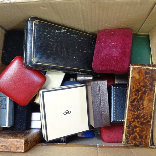 1025 - A quantity of Vintage and other jewellery boxes (all empty)