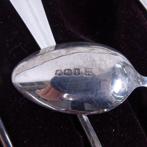 1038 - A cased set of 12 George V silver teaspoons, by James Deakin & Son, Sheffield 1928