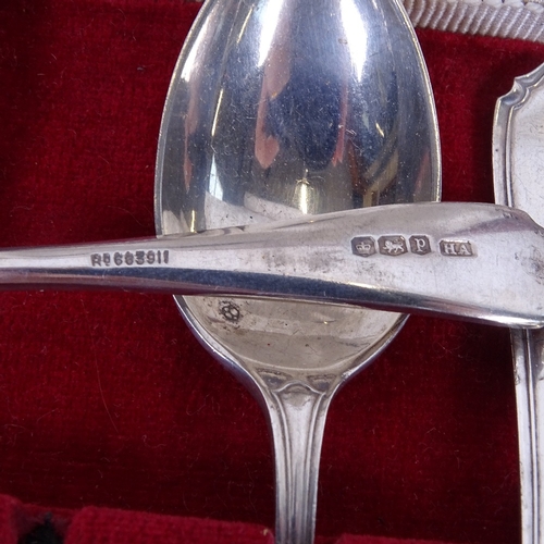 1039 - A cased set of 6 silver teaspoons, retailed by Mappin & Webb