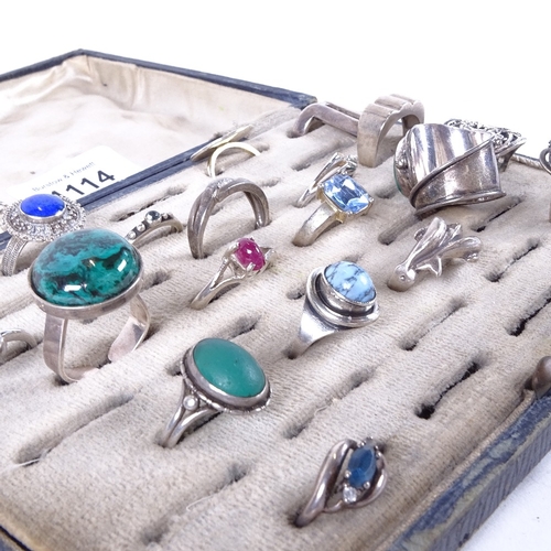 1114 - 20 assorted silver and stone set dress rings, on fitted tray