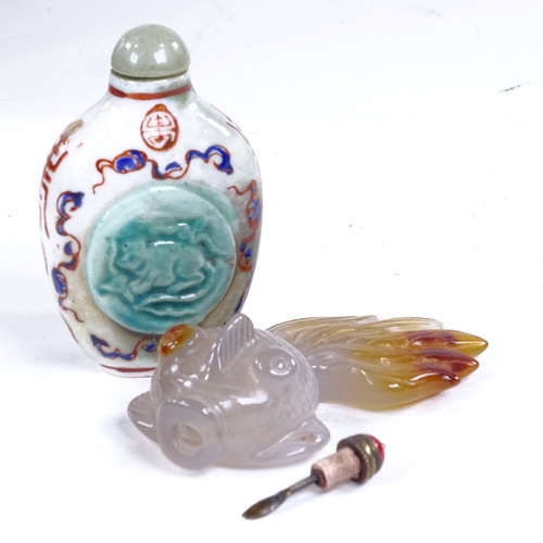 186 - 5 Chinese snuff bottles, including a jade fish design bottle, length 10cm, and 4 others (5)