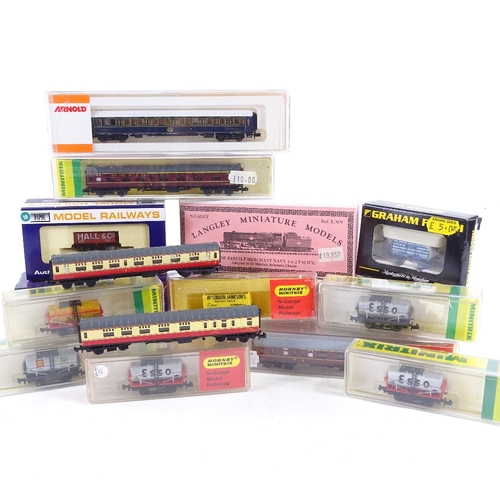 352 - A collection of N gauge tenders and locomotives, mostly boxed