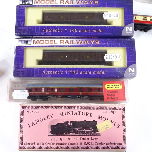 352 - A collection of N gauge tenders and locomotives, mostly boxed