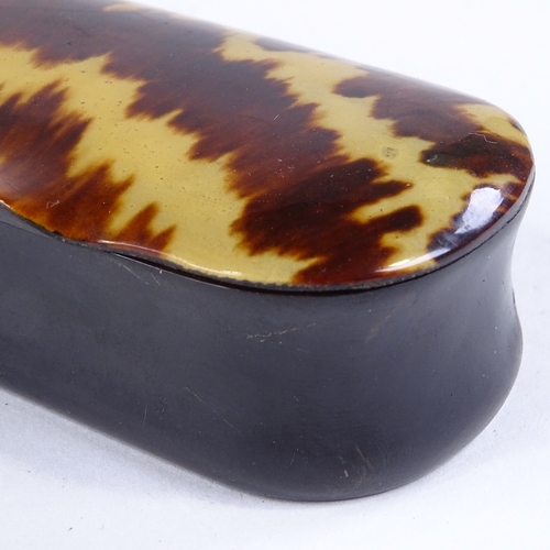 494 - A 19th century horn and tortoiseshell snuffbox, length 8cm