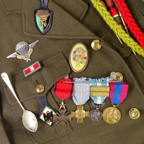 562 - A quantity of French Foreign Legion uniform and medals