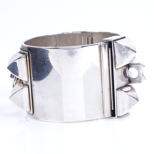 1116 - HERMES - a CDC Collier De Chien cuff bracelet, modelled as a dog collar, with hinged fitting in ster... 