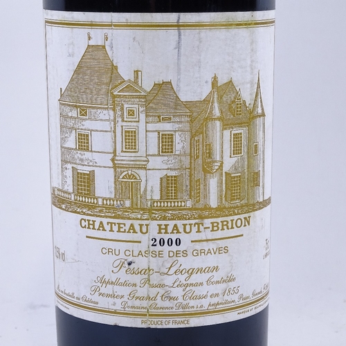 605 - A bottle of red Bordeaux wine, 2000 Chateau Haut-Brion, First Growth 1er Grand Cru Classe, Cru Class... 