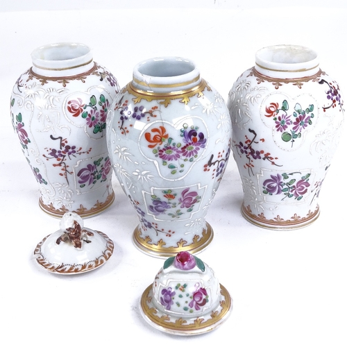 296 - 3 Samson armorial porcelain jars, 2 with covers, largest height 15cm (A/F)