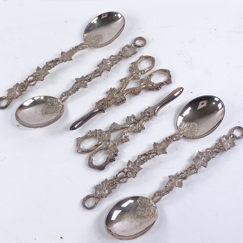 118 - A Victorian Vine pattern electroplated fruit serving set,
in original case.