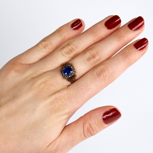 1105 - A Georgian unmarked gold sapphire and rose-cut diamond cluster ring, scrollwork shoulders with ribbe... 