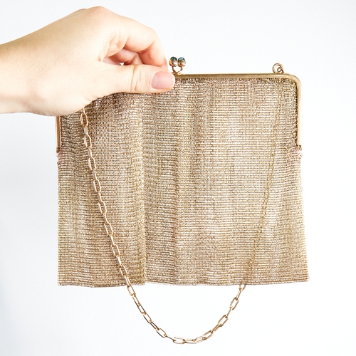 1112 - An Art Deco 9ct gold mesh evening bag/purse, 9ct cable link handle suspending a 9ct frame with caboc... 