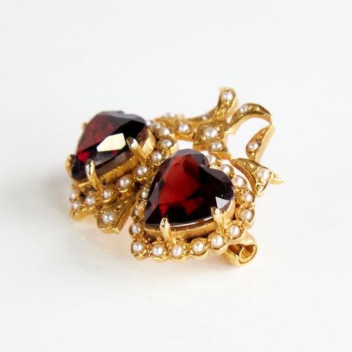 1120 - A late 20th century 9ct gold garnet and split pearl double-heart brooch, with ribbon surround, maker... 