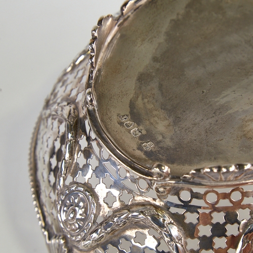 1135 - A Victorian silver sweetmeat basket, bead-edge border with acanthus leaf decoration, pierced noughts... 