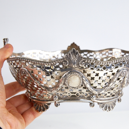 1135 - A Victorian silver sweetmeat basket, bead-edge border with acanthus leaf decoration, pierced noughts... 