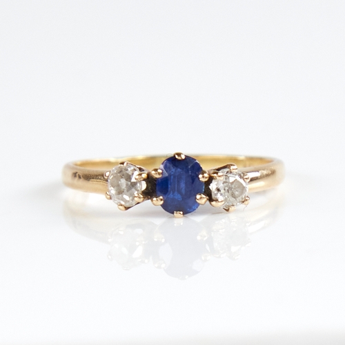 1138 - An early 20th century 18ct gold 3-stone sapphire and diamond ring, total diamond content approx 0.3c... 