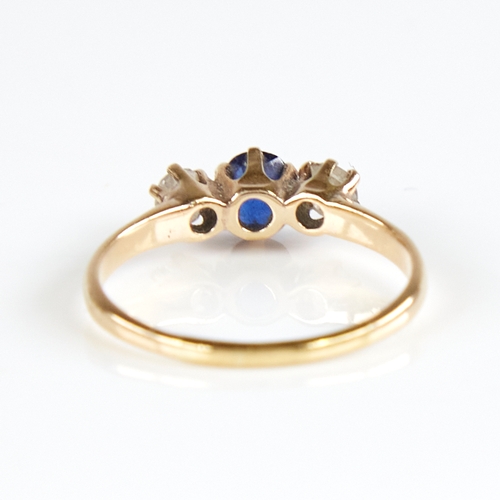 1138 - An early 20th century 18ct gold 3-stone sapphire and diamond ring, total diamond content approx 0.3c... 