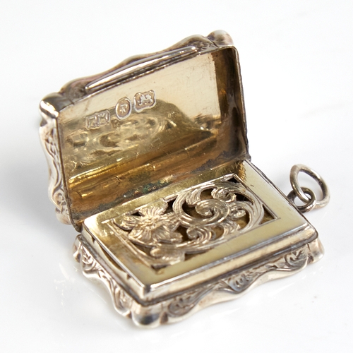 1190 - A Victorian silver vinaigrette, scalloped rectangular form with allover engraved floral decoration, ... 