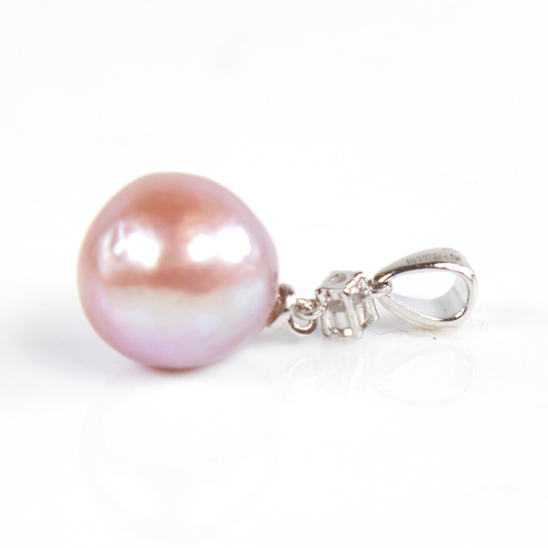 1224 - A modern 14ct white gold pink South Sea pearl and diamond pendant, round brilliant-cut diamond appro... 