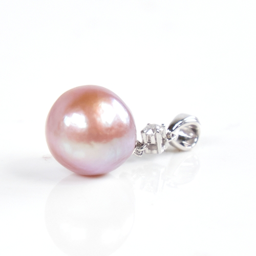 1224 - A modern 14ct white gold pink South Sea pearl and diamond pendant, round brilliant-cut diamond appro... 