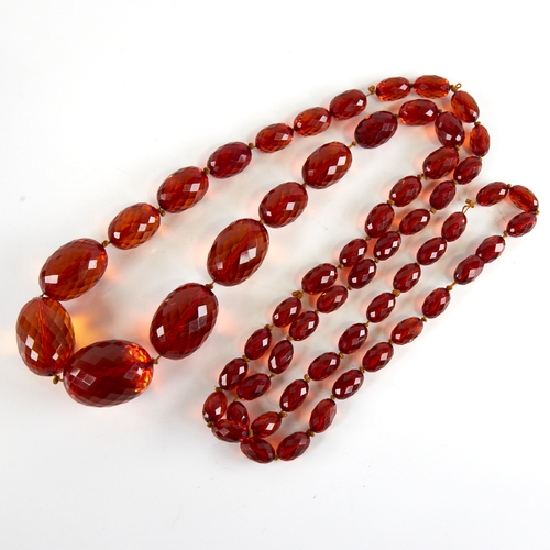 1225 - A Vintage graduate single-row faceted amber bead necklace, beads measuring from 29.8mm to 11.5mm, ne... 