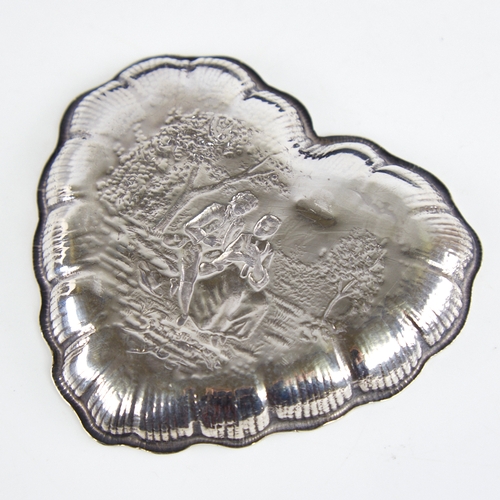 1237 - A late 19th/early 20th century German silver heart-shaped dish, Hanau, relief embossed lover decorat... 