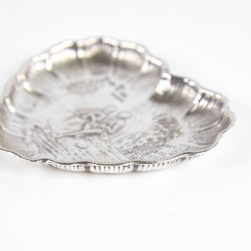 1237 - A late 19th/early 20th century German silver heart-shaped dish, Hanau, relief embossed lover decorat... 