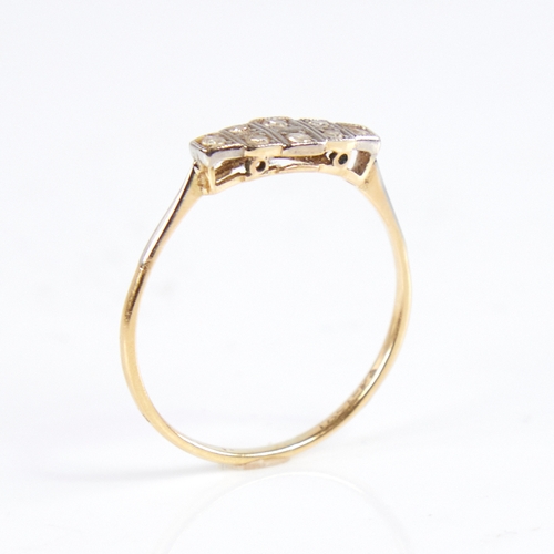 1240 - An Art Deco 18ct gold diamond panel ring, set with eight-cut diamonds with openwork bridge, total di... 