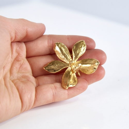 1249 - A Vintage Singaporean 24ct gold floral orchid pendant/brooch, by Risis, brooch width 40.9mm, 10.6g, ... 