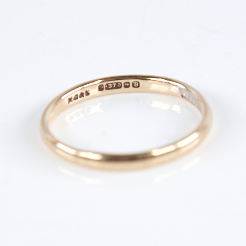 1252 - 2 9ct gold wedding band rings, including 19th century floral engraved example, band widths 5mm and 2... 