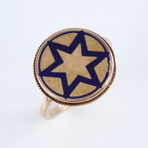 1271 - A 19th century unmarked gold blue enamel star insignia panel ring, within rope twist surround, panel... 