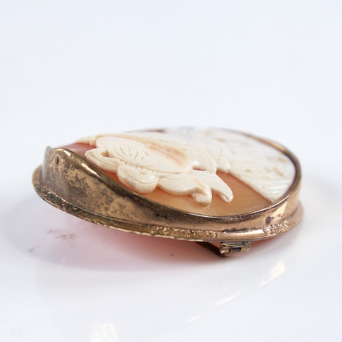 1289 - A 19th century relief carved shell cameo brooch, depicting 2 Classical profiles, in pinchbeck frame,... 