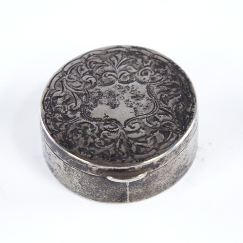 1291 - A George V circular silver pillbox, engraved foliate decoration with gilt interior, by Robert Pringl... 