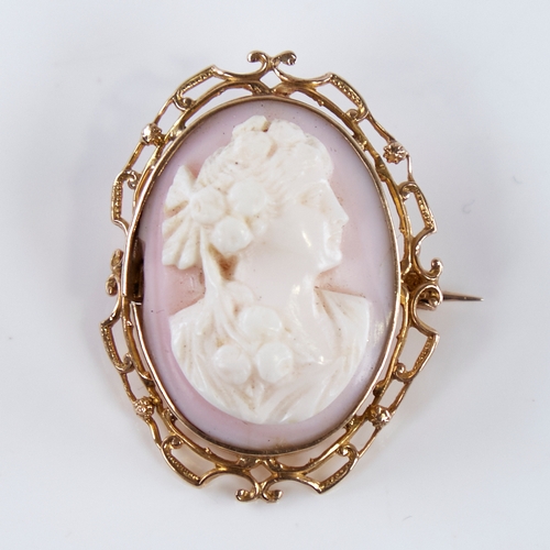 1303 - An early 20th century relief carved pink coral cameo brooch/pendant, depicting Classical female prof... 