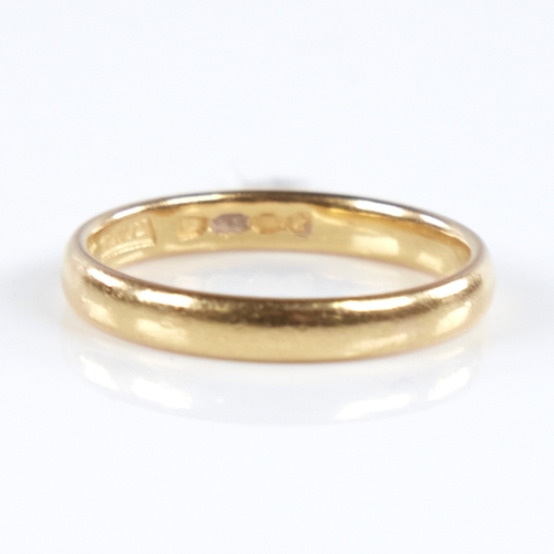 1370 - A mid-20th century 22ct gold wedding band ring, maker's marks WW Ltd, hallmarks Birmingham 1965, ban... 