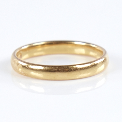 1370 - A mid-20th century 22ct gold wedding band ring, maker's marks WW Ltd, hallmarks Birmingham 1965, ban... 