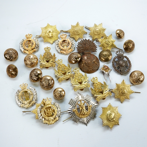 326 - A group of military badges and buttons