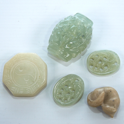 333 - 5 Chinese carved jade and hardstone ornaments, including a relief carved and pierced jade barrel-sha... 