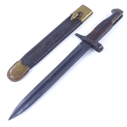 286 - An Italian First World War Period bayonet, 1870/15 pattern with brass-mounted leather scabbard, blad... 