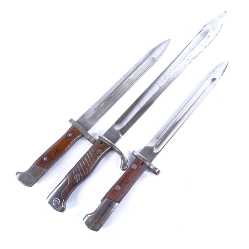 292 - 3 various knife bayonets, 2 with metal scabbard (3)