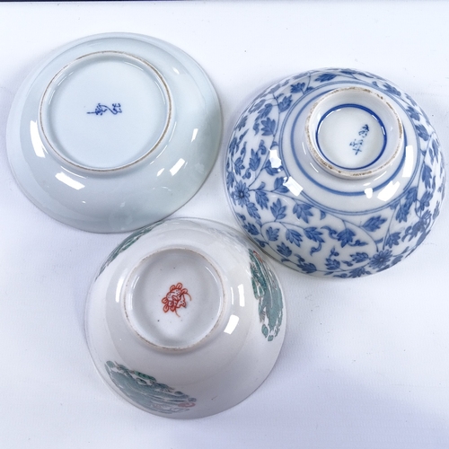 222 - 3 pieces of Oriental porcelain, comprising dragon decorated bowl, diameter 10cm, and 2 blue and whit... 