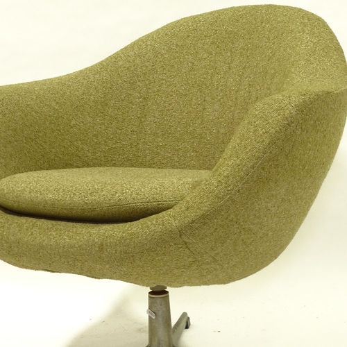 2135 - EERO SAARINEN (1910-61), swivel chair on aluminium star base, height 70cm.