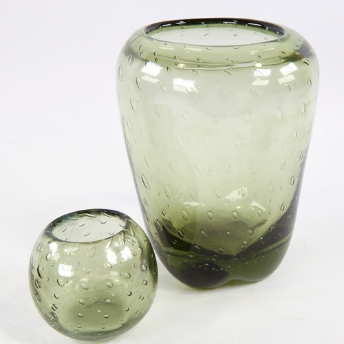 2075 - WILLIAM WILSON FOR WHITEFRIARS, a sea green, controlled bubble vase, and 4 other bubble glass pieces... 