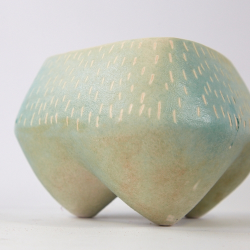 2081 - DEANA MOORE, BRITISH, studio pottery stoneware vessel of tripod form turquoise glaze, incised decora... 