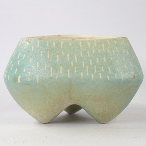 2081 - DEANA MOORE, BRITISH, studio pottery stoneware vessel of tripod form turquoise glaze, incised decora... 