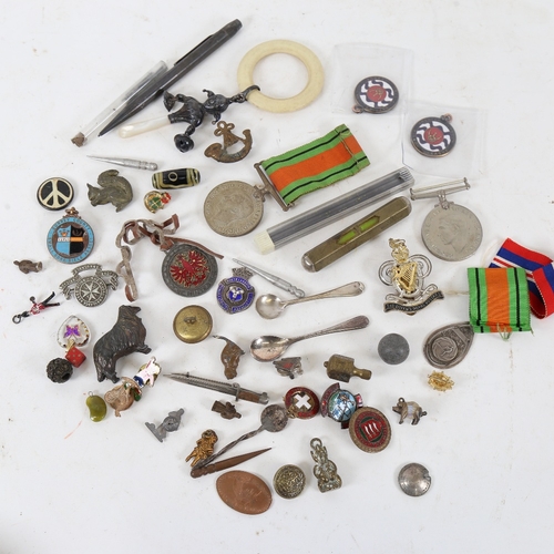 199 - Various collectables, including Second World War Service medals, silver salt spoon, silver and mothe... 