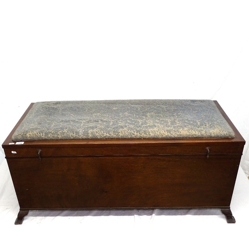 1898 - An Edwardian blanket box with upholstered top, L122cm, H52cm, D53cm