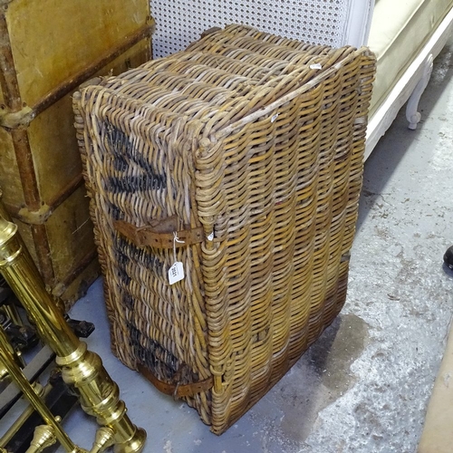 2021 - A Vintage wicker hamper, L78cm